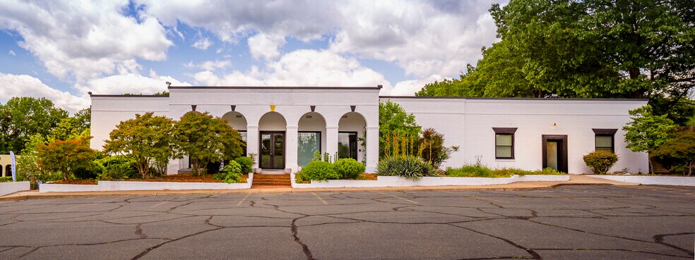 More Photos Of 490 Westfield Rd, Charlottesville Storefront Retail Office For Sale