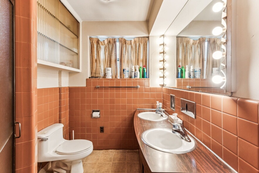 More Photos Of 1453 Edgmont Ave, Chester Office For Sale