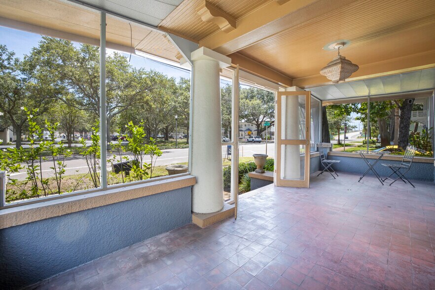 More Photos Of 555 5th Ave N, Saint Petersburg Office Residential For Lease