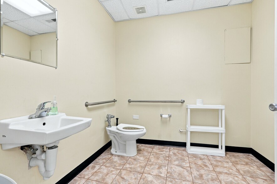 More Photos Of 3506 Memorial Ave, Lynchburg Office For Sale