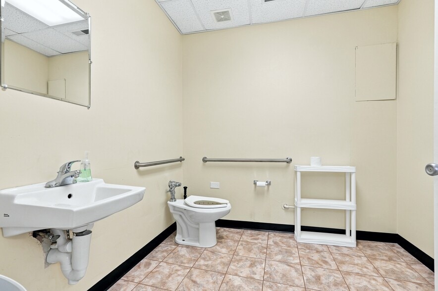 More Photos Of 3506 Memorial Ave, Lynchburg Office For Sale