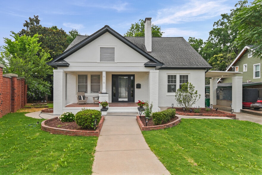 More Photos Of 610 Hawthorne Ln, Charlotte Office Residential For Sale