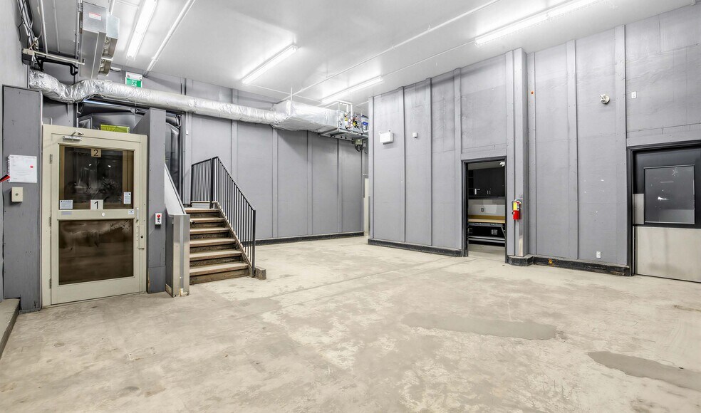 More Photos Of 761 Queen St W, Toronto General Retail For Sale