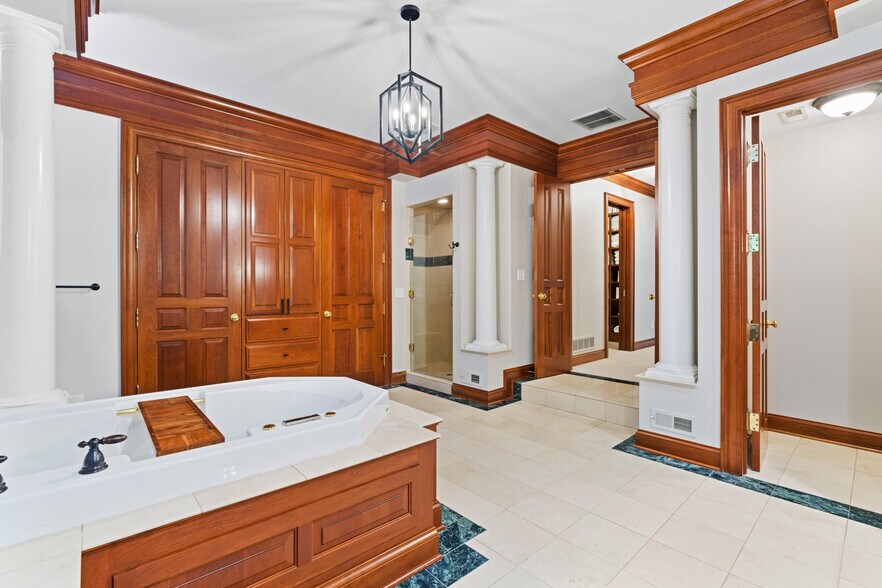 More Photos Of 5455 Plantation Rd, Sunbury Lodge Meeting Hall For Sale