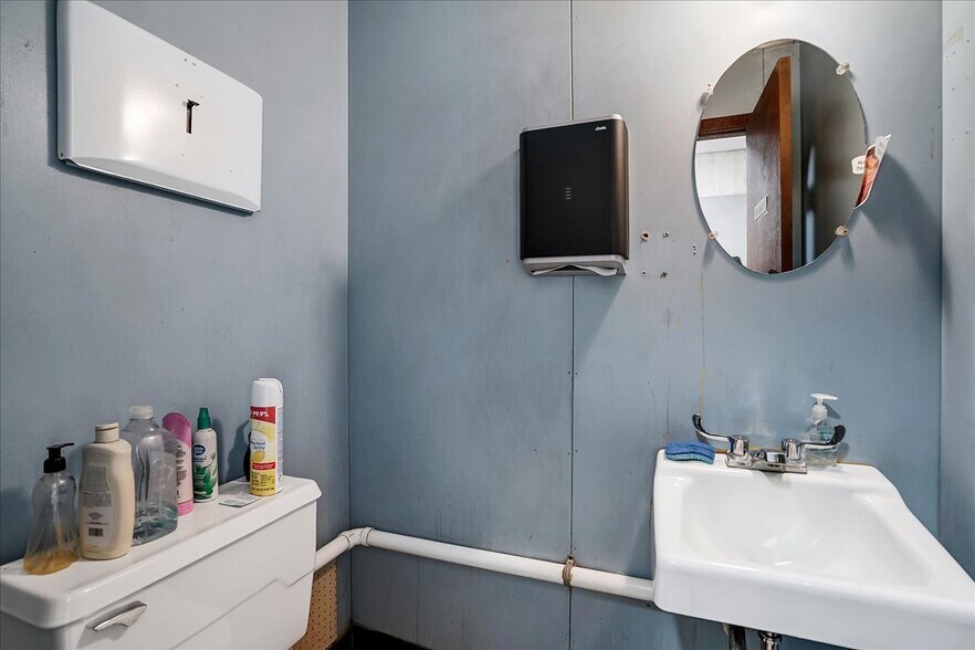 More Photos Of 85 Kaufman Rd, Monticello Distribution For Sale