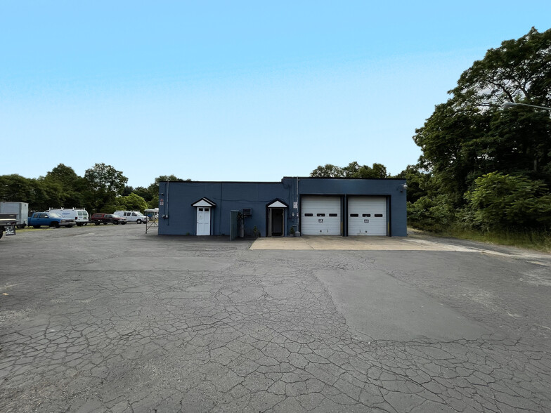 Primary Photo Of 1636 Bridgeboro Rd, Edgewater Park Auto Repair For Sale