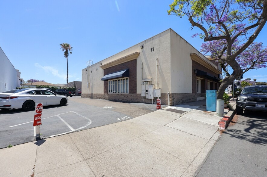 More Photos Of 1075 Rosecrans St, San Diego Bank For Sale