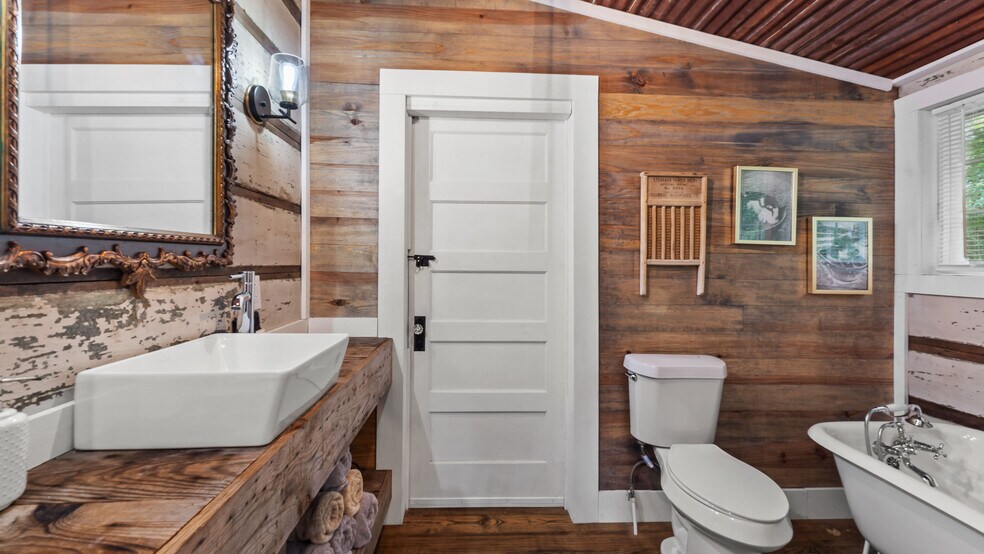 More Photos Of 1010 Conway St, Washington Specialty For Sale