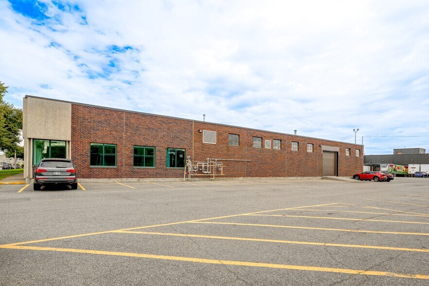 More Photos Of 500-600 Rue Hodge, Montréal Warehouse For Lease