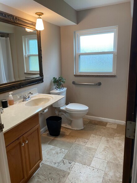 More Photos Of 101 E Faith Ter, Maitland Office For Sale