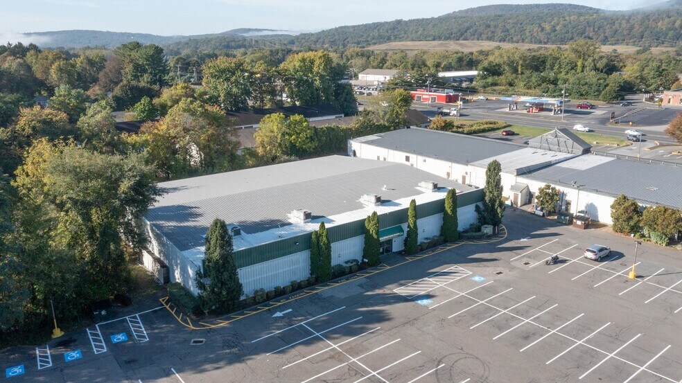 More Photos Of 129-145 Danbury Rd, New Milford Storefront For Lease