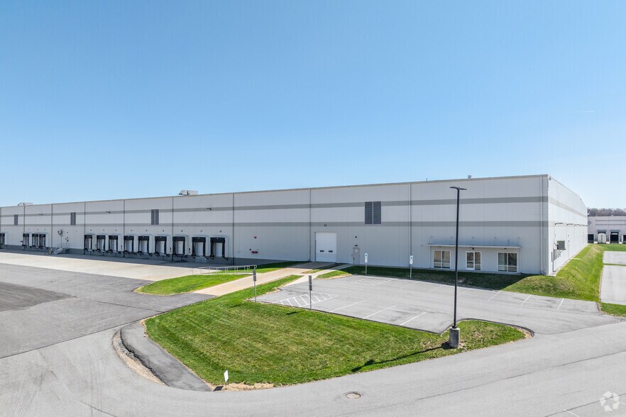 More Photos Of 9747 Commerce Cir, Kutztown Warehouse For Lease