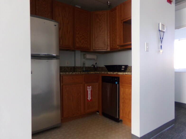 More Photos Of 22648 Glenn Dr, Sterling Office For Sale