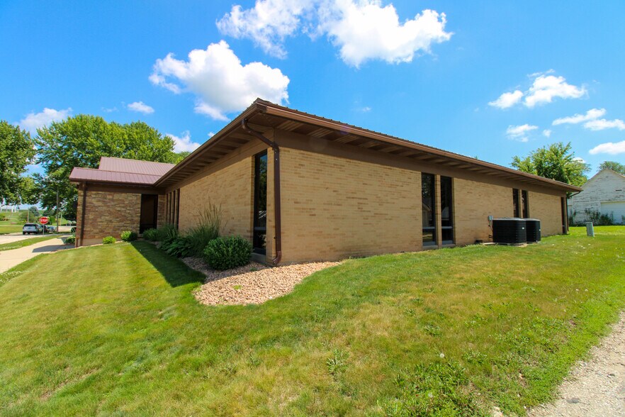 More Photos Of 100 E 3rd St, Galva Office For Sale