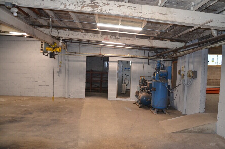 More Photos Of 726 S Broadway, Aurora Warehouse For Sale