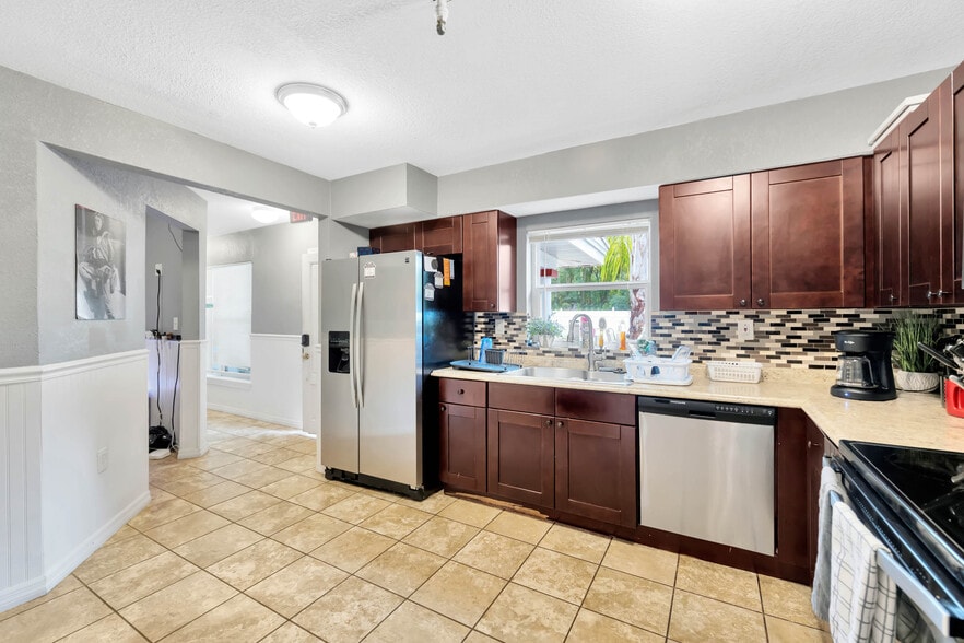 More Photos Of 1920 E Osborne Ave, Tampa Assisted Living For Sale