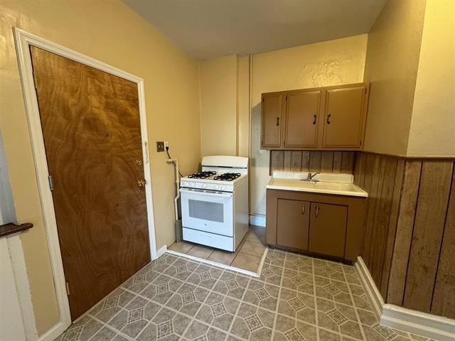 More Photos Of 35 E 26th St, Bayonne Apartments For Sale