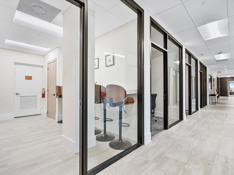 More Photos Of 600 NE 36th St, Miami Apartments For Lease