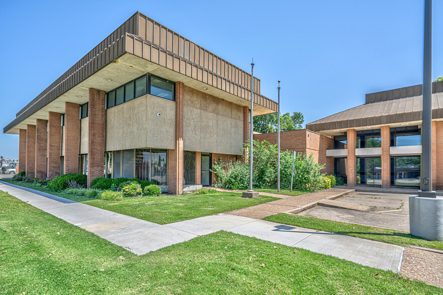 Primary Photo Of 5950 E Admiral Pl, Tulsa Office For Sale