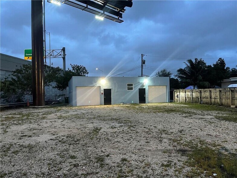More Photos Of 665 W Prospect Rd, Oakland Park Showroom For Lease