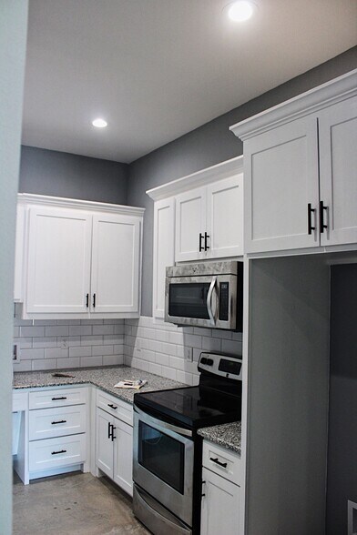 More Photos Of 202 W Main St, Gunter Medical For Sale