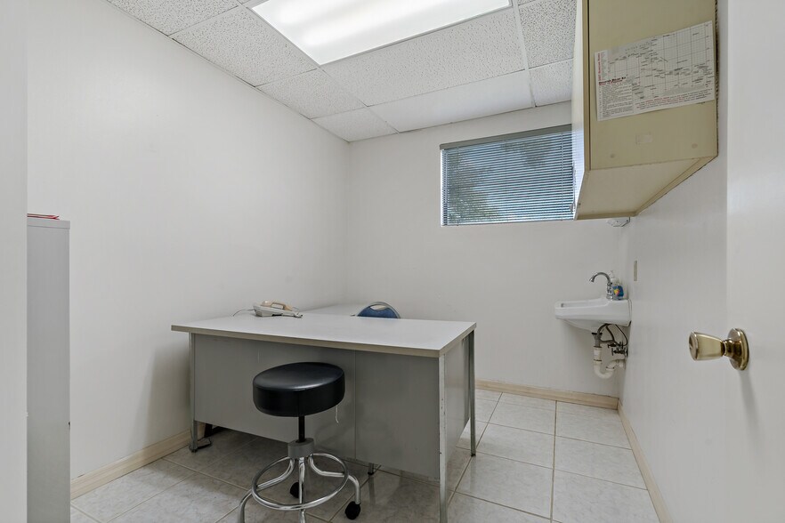 More Photos Of 3709 W Hamilton Ave, Tampa Medical For Sale