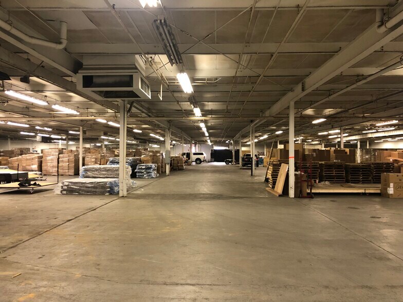 More Photos Of 112-118 Jones St, Fuquay Varina Warehouse For Lease