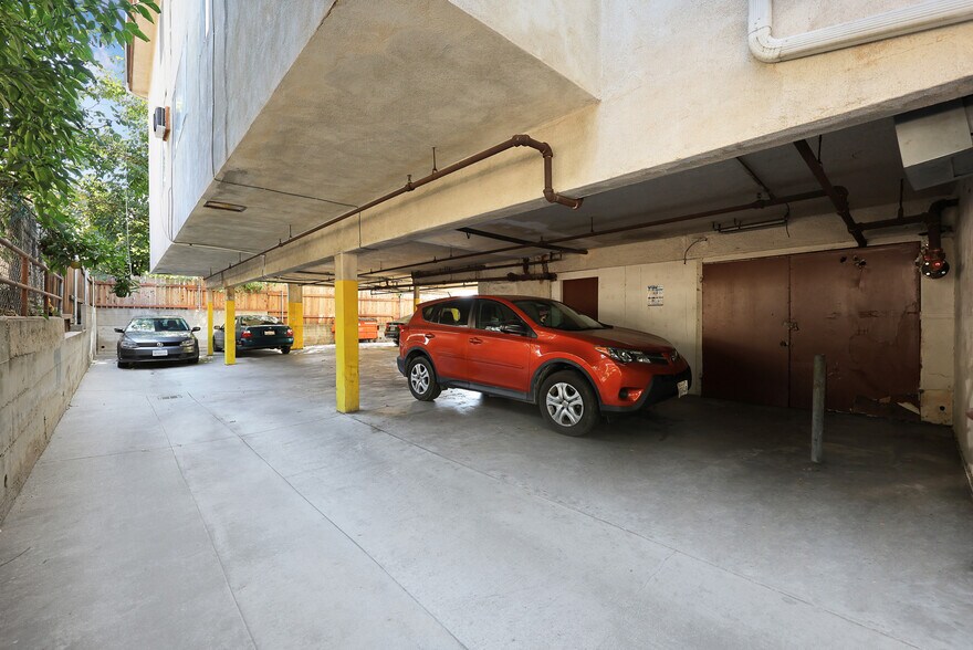 More Photos Of 332 Riverdale Dr, Glendale Apartments For Sale