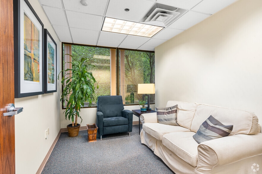 More Photos Of 609 W Johnson Ave, Cheshire Medical For Lease