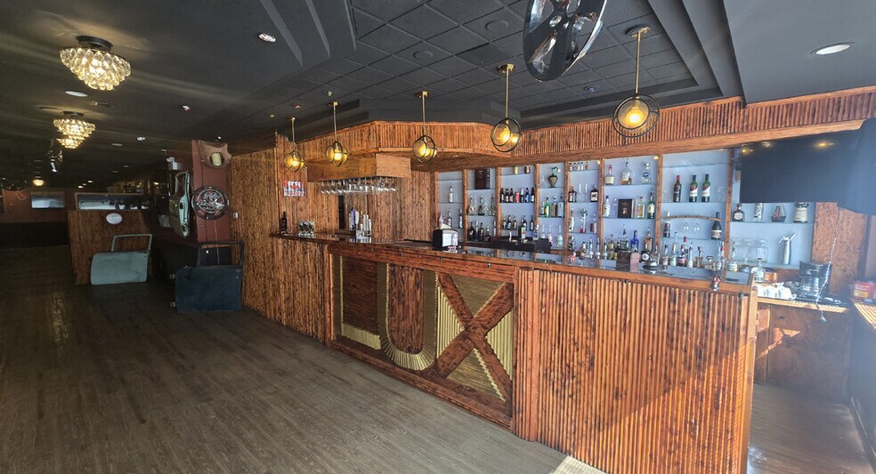 More Photos Of 618-620 Main St N, Moose Jaw Restaurant For Sale
