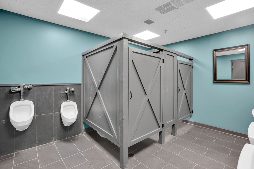 More Photos Of 1109 E Ozark Ave, Gastonia Warehouse For Lease