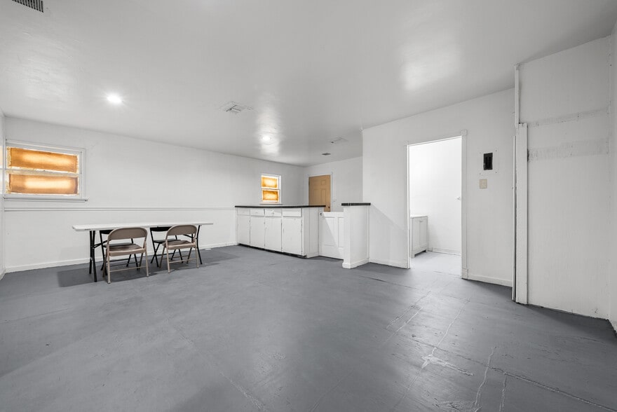 More Photos Of 550 Highway 46, Wasco Warehouse For Sale