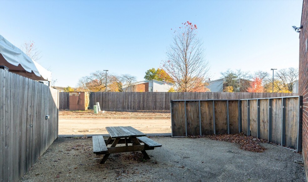 More Photos Of 2306-2332 Hassell Rd, Hoffman Estates Storefront For Sale