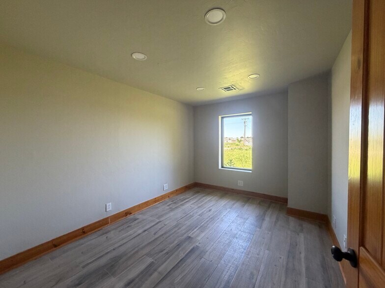 More Photos Of 5328 E Market St, Enid Manufacturing For Sale