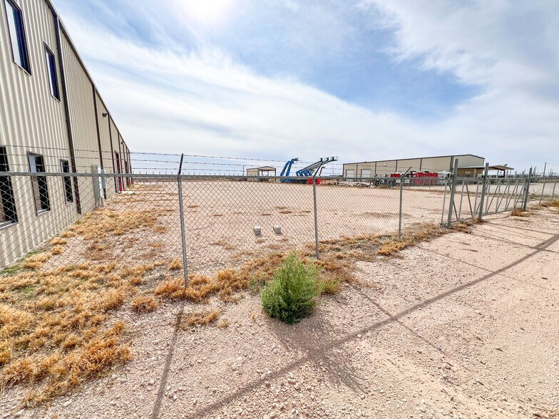 More Photos Of 9003 W County Road 130, Midland Warehouse For Lease