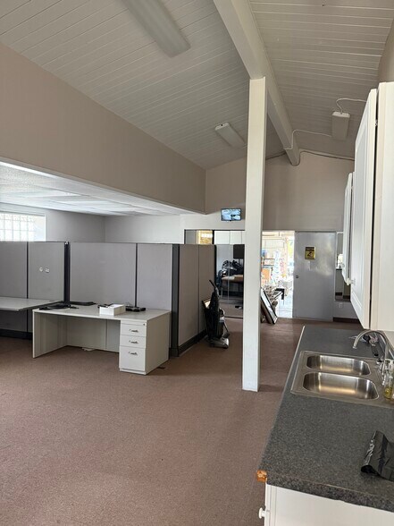 More Photos Of 127 S Main St, Mount Clemens Flex For Lease