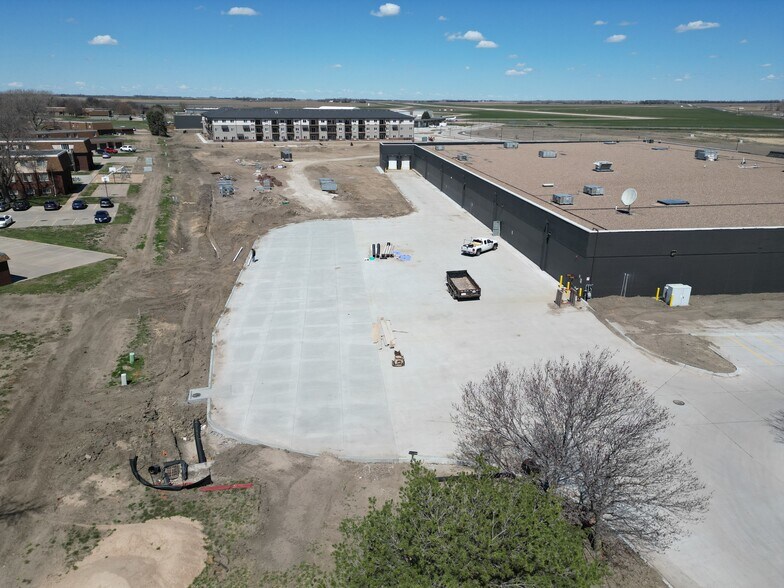 More Photos Of 905 Theatre Drive, Hastings Flex For Lease