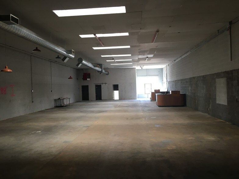 More Photos Of 214 Menaul Blvd NE, Albuquerque Freestanding For Lease