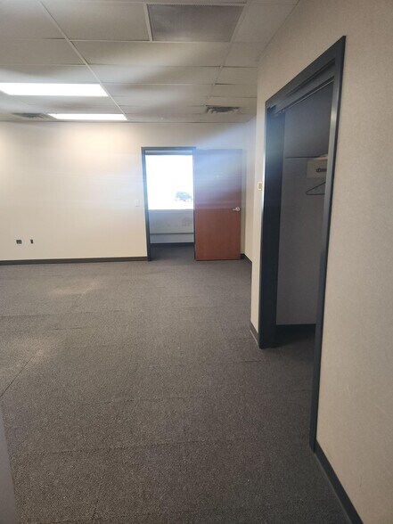 More Photos Of 3535-3549 Southern Hills Dr, Sioux City Office For Sale