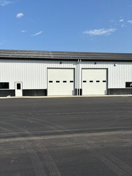 More Photos Of 6211 34th Ave NW, Rochester Warehouse For Lease
