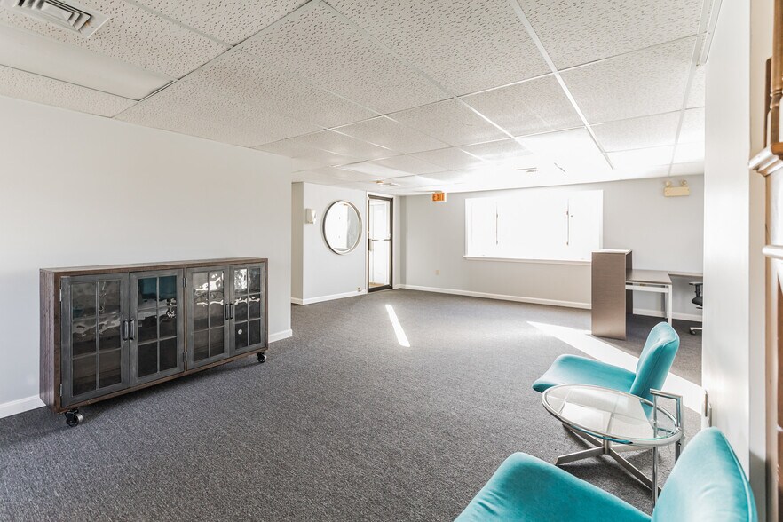 More Photos Of 34 Academy Hill Rd, Plainfield Office For Sale