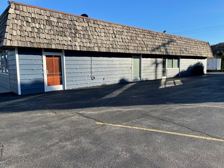 More Photos Of 2410 Milwaukee St, Delafield Storefront Retail Office For Lease