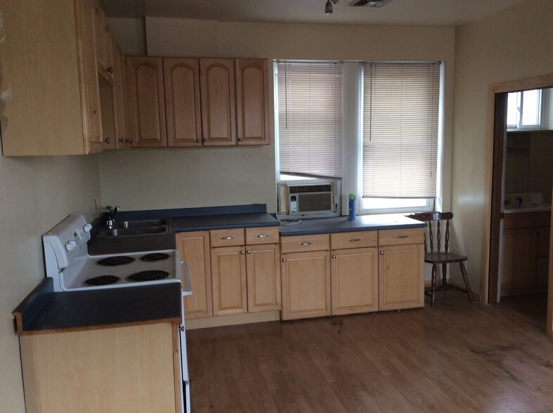 More Photos Of 804 N Lincoln St, Wilmington Storefront Retail Residential For Sale