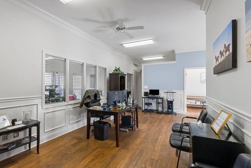 More Photos Of 302-303 Boston Sq, Georgetown Office For Sale