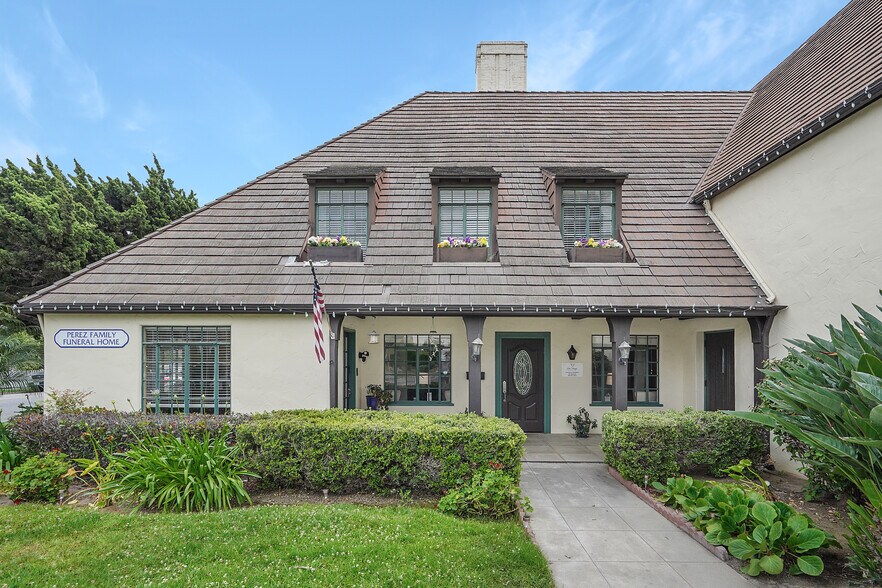 More Photos Of 738 E Santa Paula St, Santa Paula Funeral Home For Sale