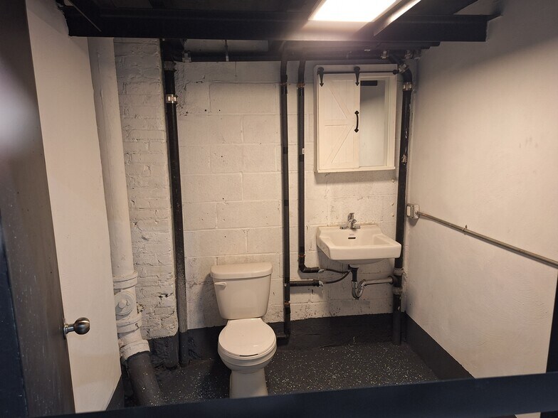 More Photos Of 129 13th St, Brooklyn Warehouse For Lease