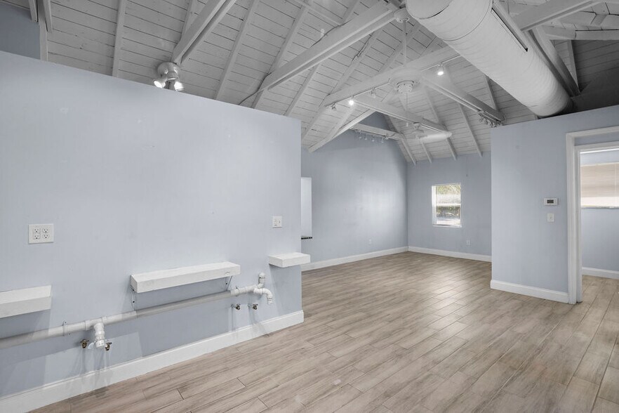 More Photos Of 900 SW Martin Downs Blvd, Palm City Freestanding For Lease