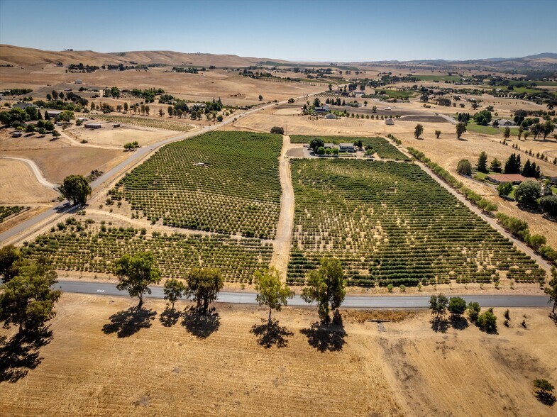 More Photos Of 5055 Rancho La Loma Linda Dr, Paso Robles Specialty For Sale