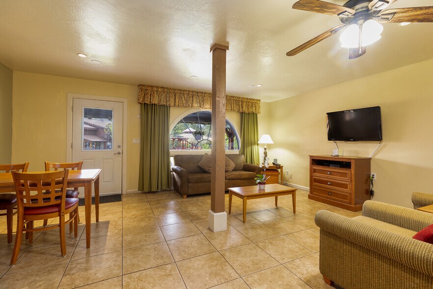 More Photos Of 5829 Buck Springs Rd, Pinetop Hotel For Sale