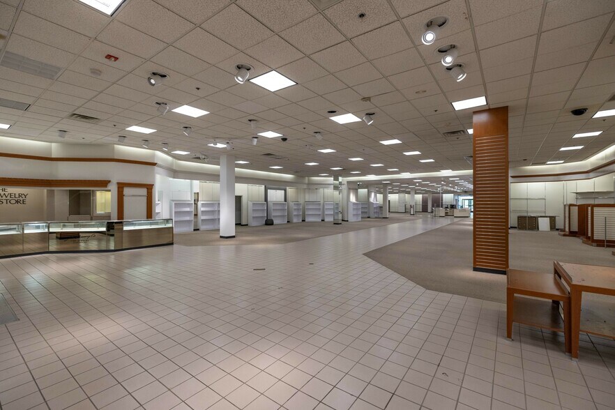 More Photos Of 7 S Tunnel Rd, Asheville Department Store For Sale